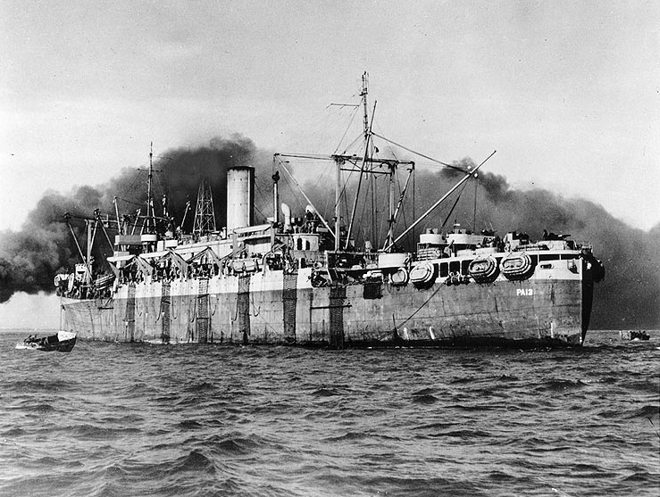 USS_Roosevelt_at_anchor_c1943